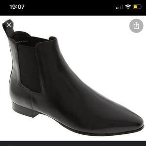 Banana Republic black leather Chelsea boots 8